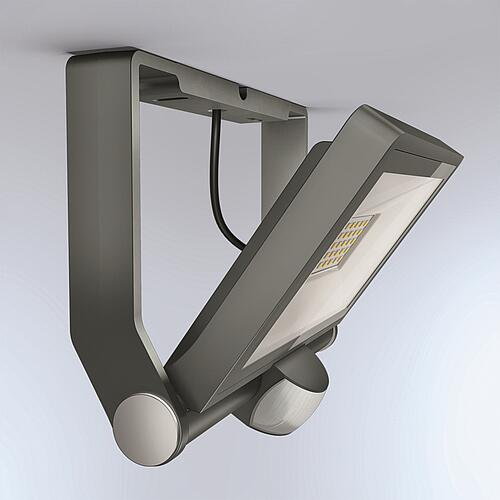 LED spotlight XLED ONE S with motion detector Anwendung 2