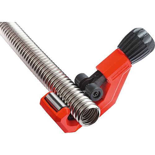 Pipe cutter Tube Cutter CSST for corrugated pipe, ø 10-42 mm  Anwendung 1