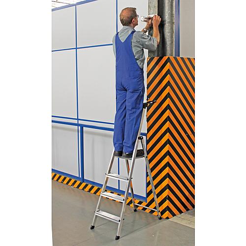 Stepladder with storage tray Anwendung 4