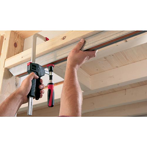 BESSEY® EHZ one-handed clamp with 2-part handle Anwendung 1